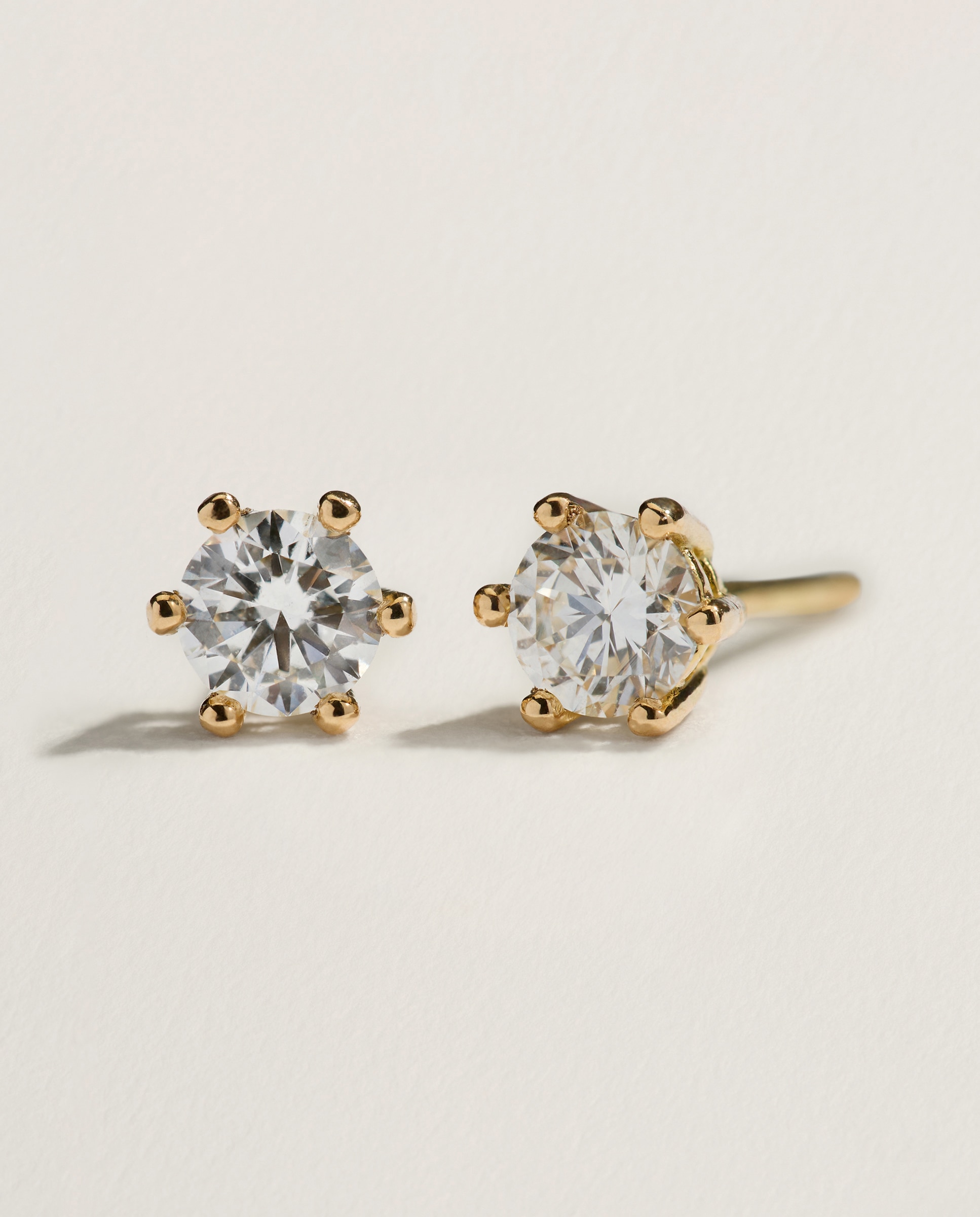 Imagen 0 de Pendientes en oro amarillo de 18k con diamantes en talla brillante con un peso total de 0,40ct 300 Amarillo