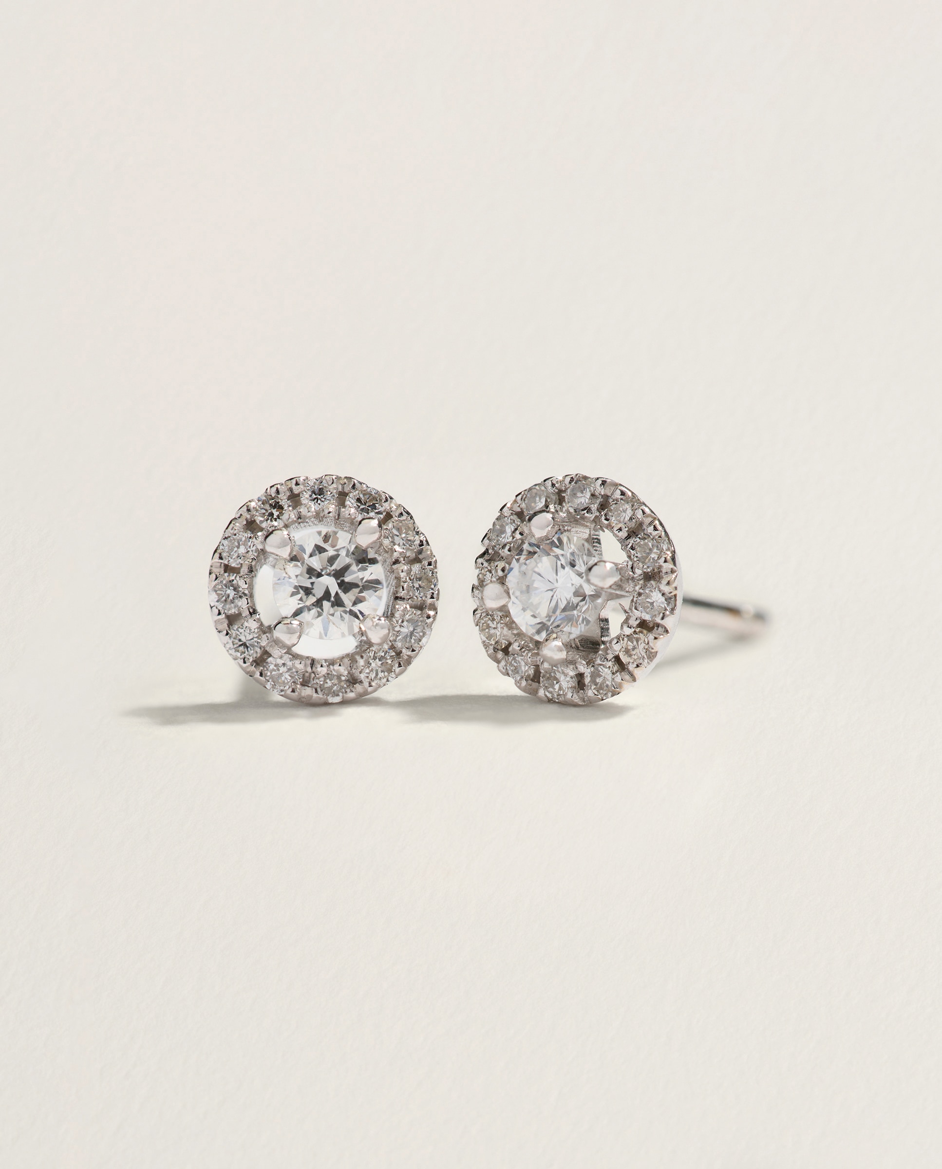 Pendientes orla de oro blanco de 18k de diamantes con un peso total de 0,32ct - El Corte Inglés - Plata Plata-1