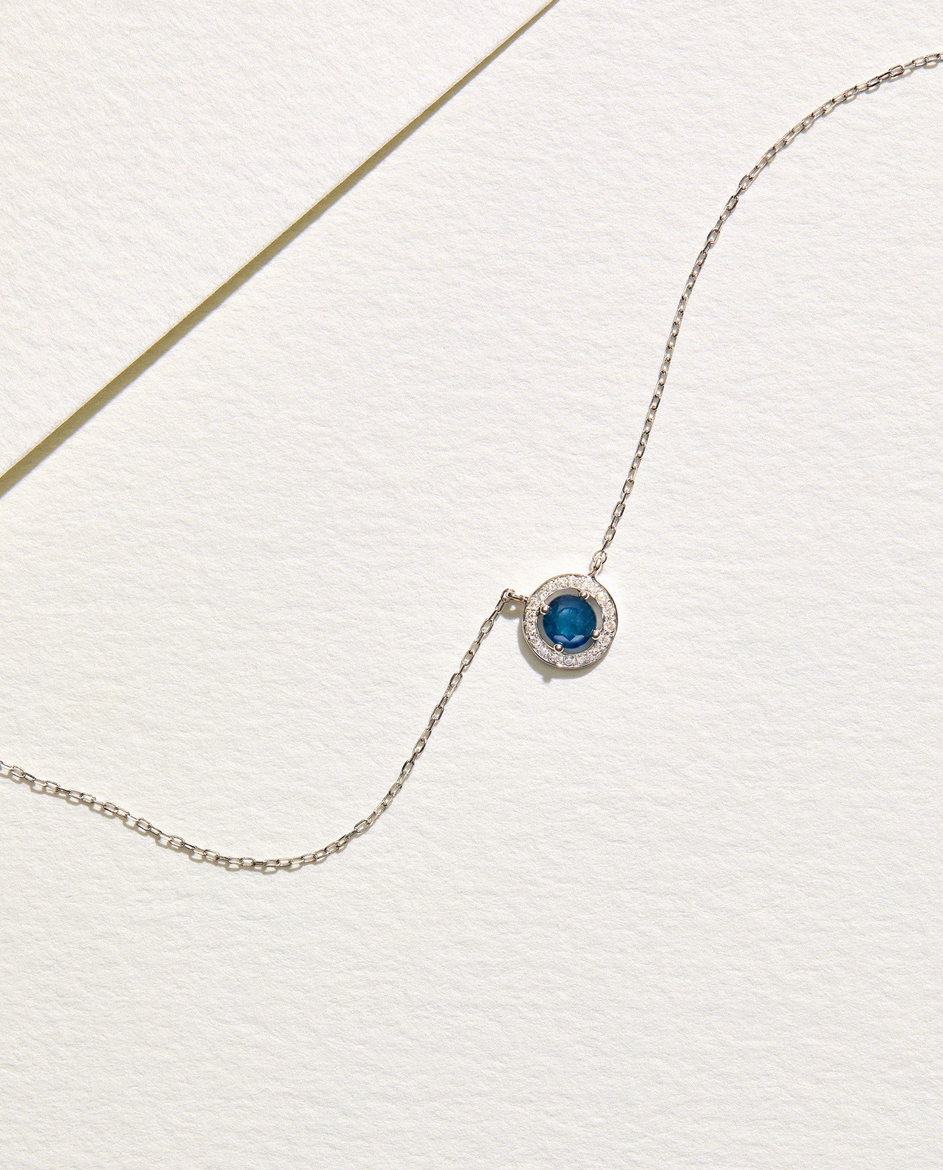 Imagen 0 de Colgante de oro con diamante y zafiro Azul