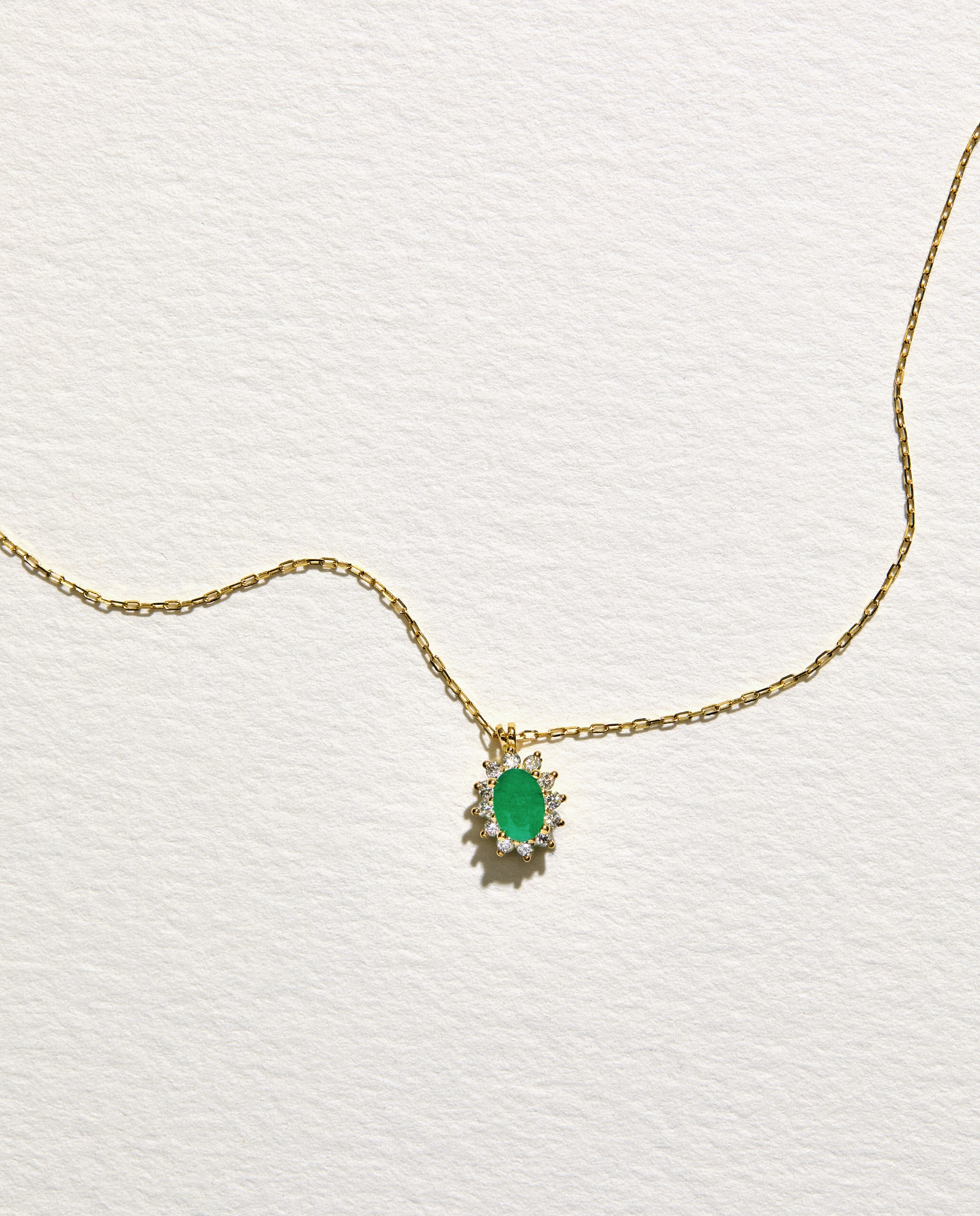 Imagen 0 de Colgante de oro con diamante y esmeralda Verde