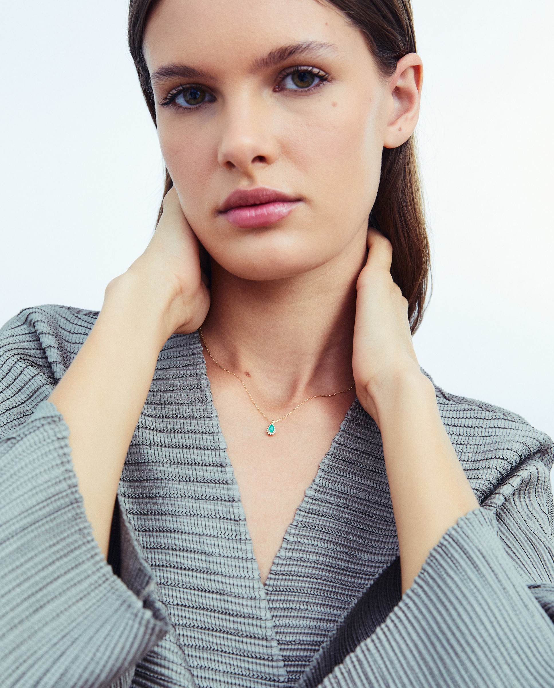 Imagen 3 de Colgante de oro con diamante y esmeralda - El Corte Inglés - Verde Verde