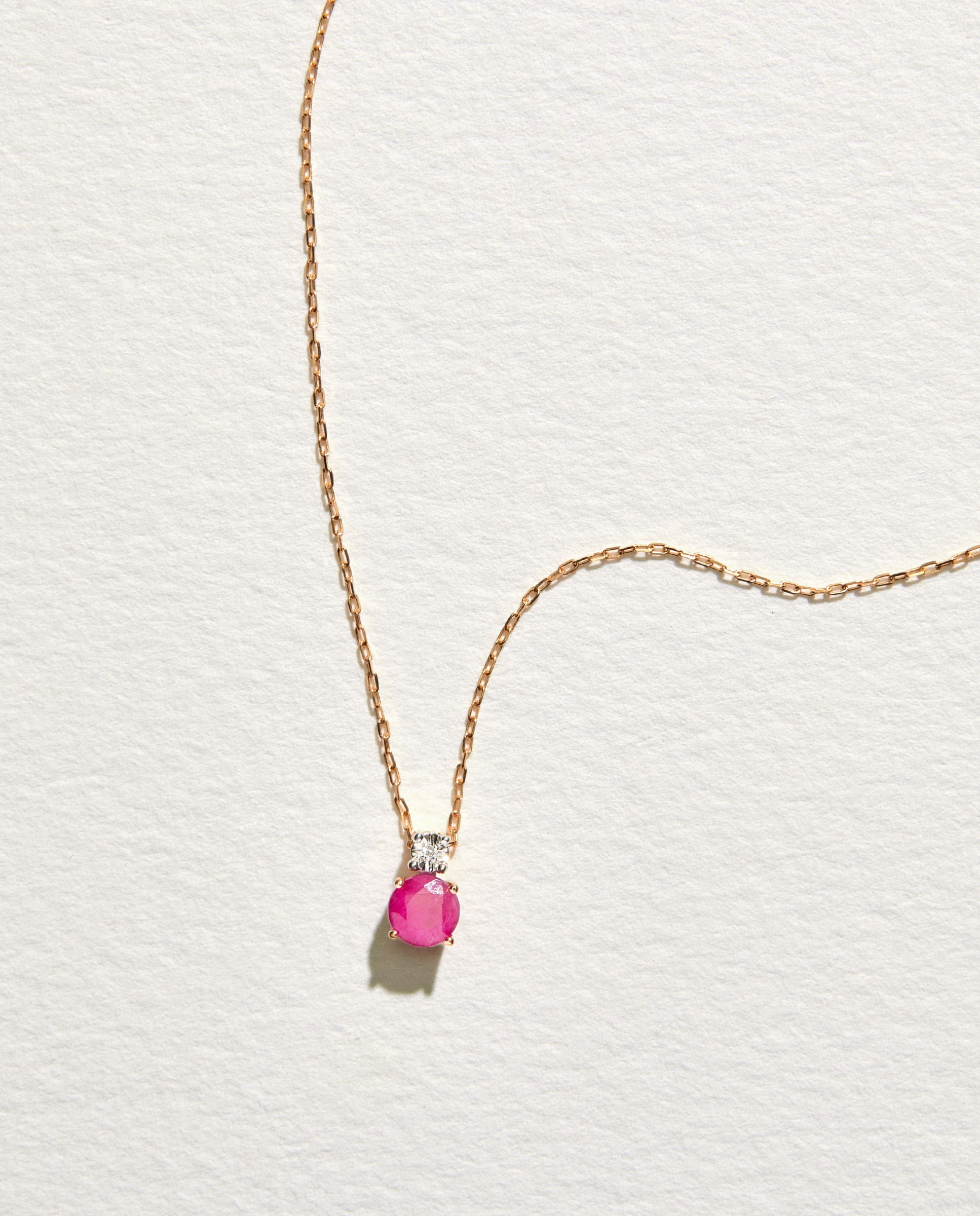 Imagen 0 de Colgante de oro con diamante y rubí Rojo