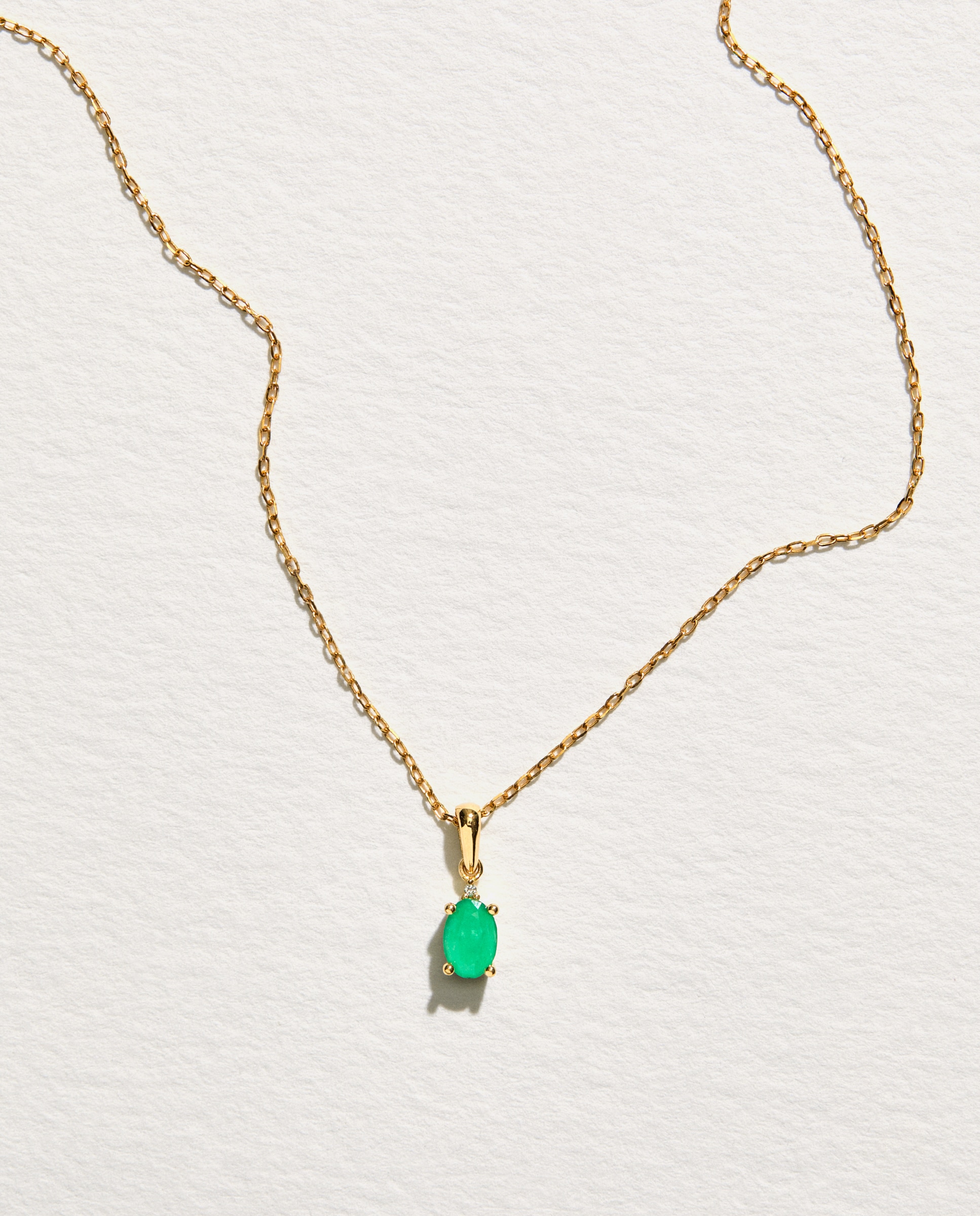 Imagen 1 de Colgante de oro con diamante y esmeralda Verde