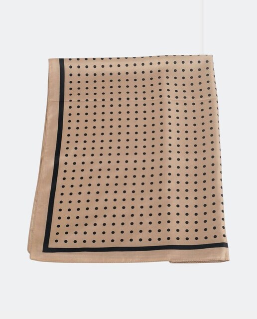 Imagem 0 de Lenço Quadrado de Poliéster às Bolinhas, Lenço Fresco e Versátil