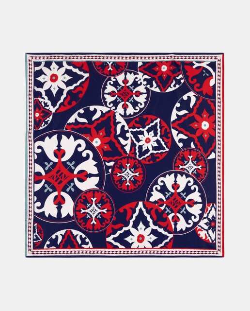 Imagem 0 de Lenço em Formato Carré com Estampado Tipo Azulejo Artesanal Catalão.