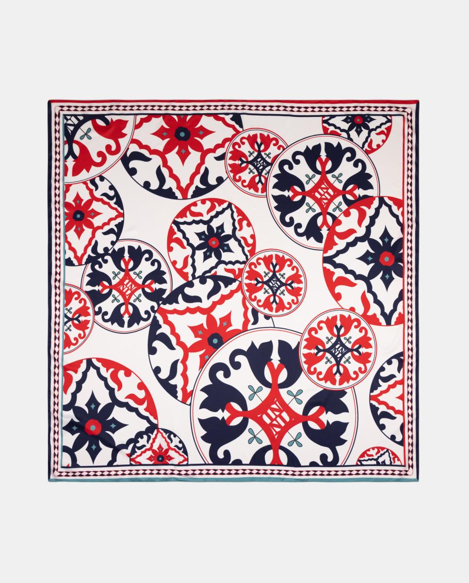 Imagem 0 de Lenço em Formato Grand Carré com Estampado Tipo Azulejo Artesanal Catalão.