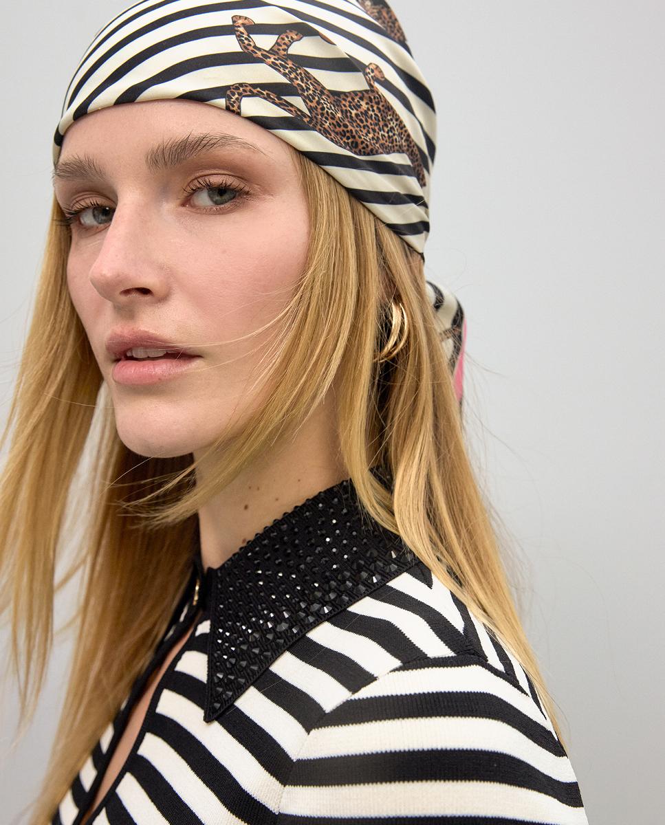 Lenço Acetinado com Estampado às Riscas Preto-7