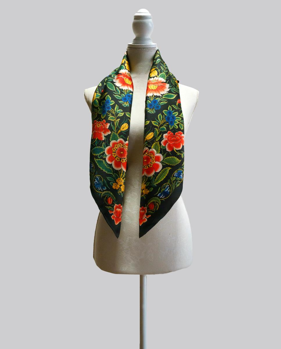 Lenço de seda com estampado floral, fabricado em Espanha Preto-2