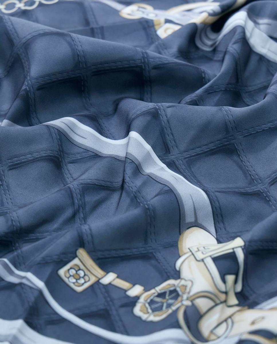 Lenço Estampado com Ilustração Gráfica e Logótipo Azul-marinho-2