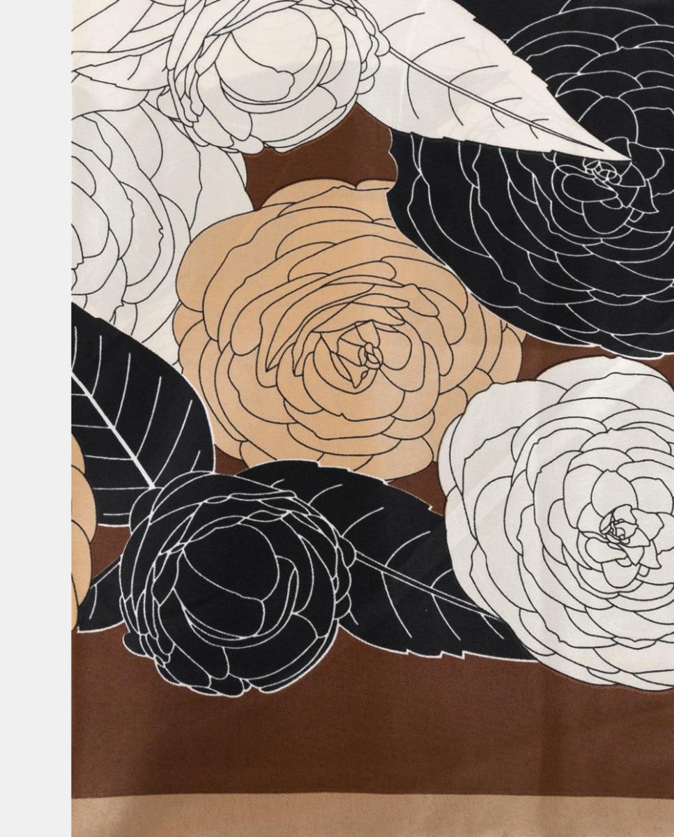 Lenço Quadrado de Poliéster Sedoso com Estampado Floral e Rebordo Decorativo em Contraste Castanho-2