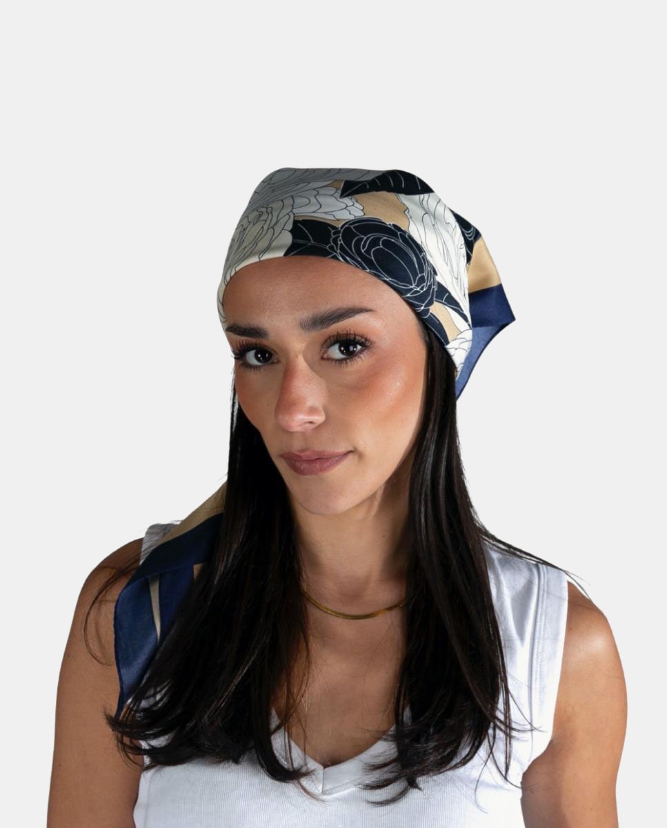Lenço Quadrado de Poliéster Sedoso com Estampado Floral e Rebordo Decorativo em Contraste Azul-marinho-4