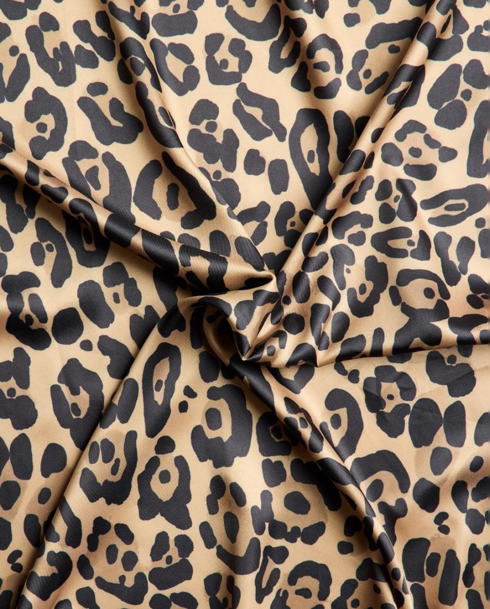 Lenço com Animal Print de Leopardo Preto-2