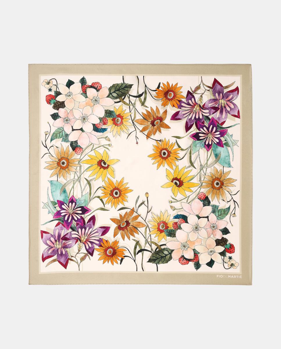 Imagen 0 de Pañuelo de seda 70x70cm estampado floral beige con flor multicolor Crema
