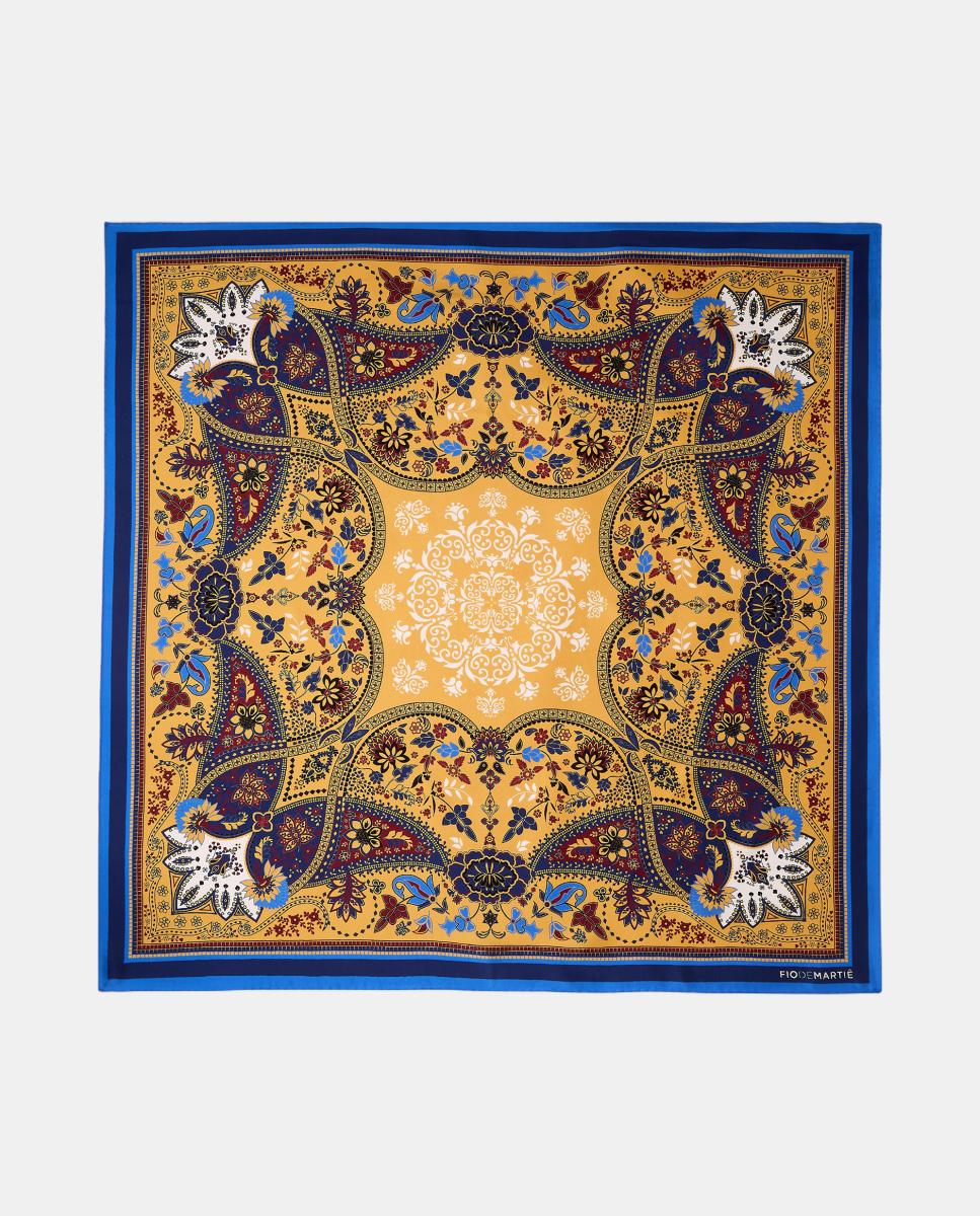 Imagen 0 de Pañuelo de seda carré 90x90cm estampado geométrico en tono azul y amarillo Amarillo