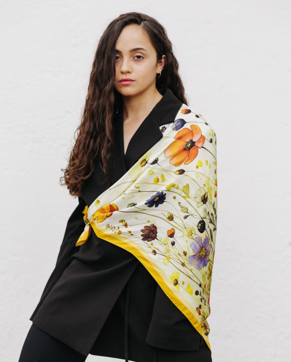 Pañuelo de seda carré 90x90cm estampado estampado florl amarillo multicolor - Fio de Martié - Amarillo Amarillo-3