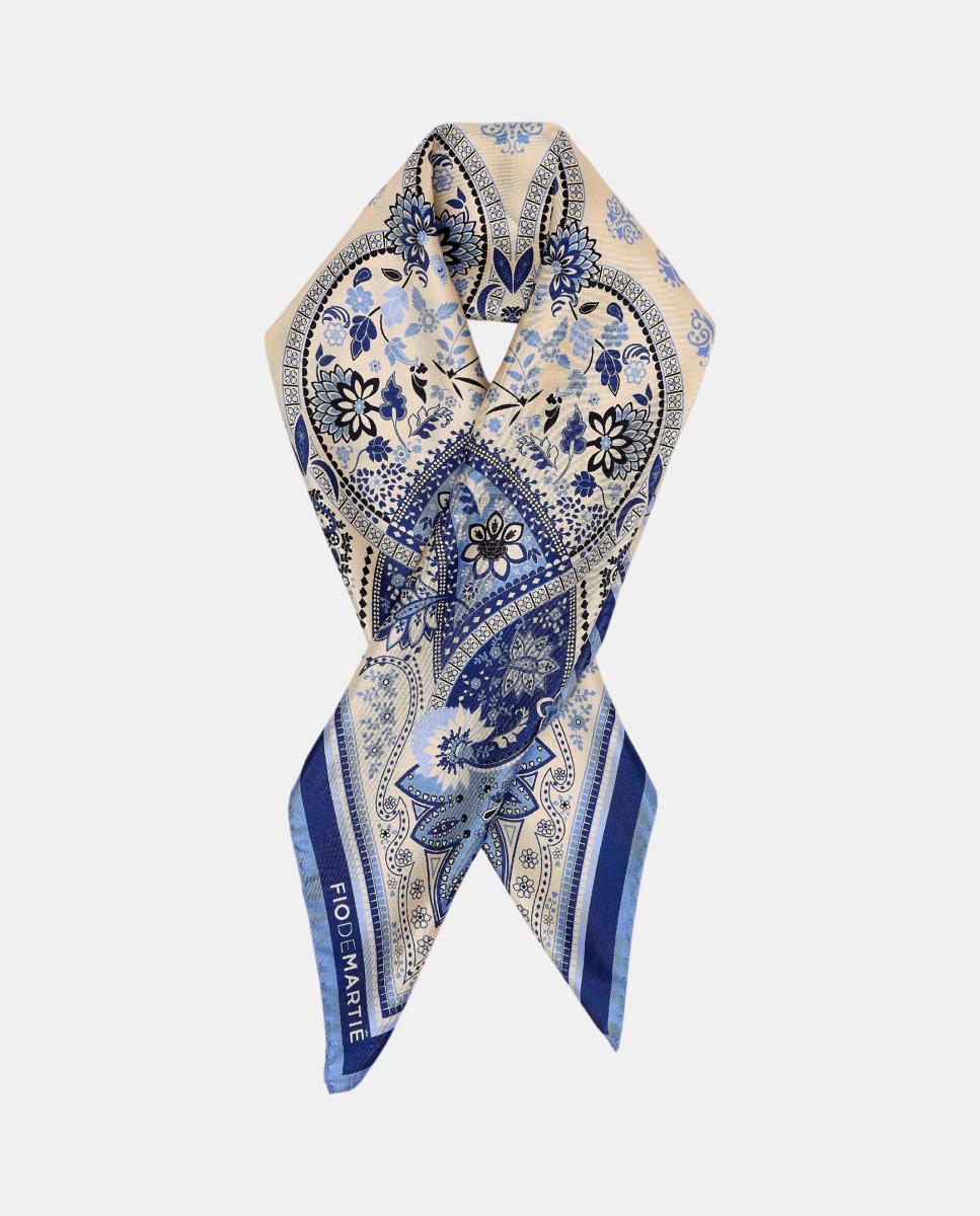Pañuelo de seda 70 x 70 estampado arabesco y pailey en tonos azules - Fio de Martié - Azul Azul-2
