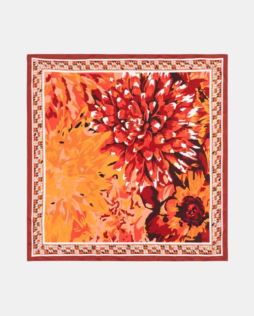 Imagem 0 de Lenço em Formato de Bandana com Estampado Floral.