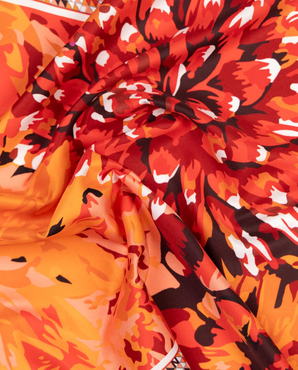 Lenço em Formato de Bandana com Estampado Floral. Laranja-2