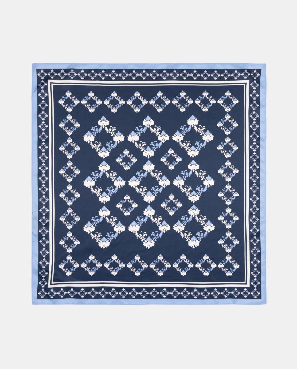 Imagem 0 de Lenço em Formato Bandana com Estampado de Inspiração Adamascado