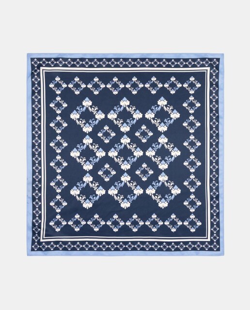 Imagem 0 de Lenço em Formato Bandana com Estampado de Inspiração Adamascado