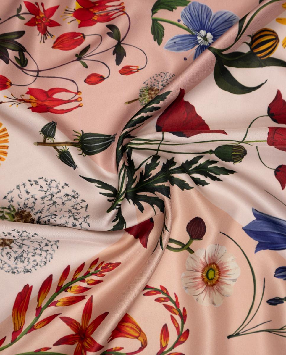 Lenço em Formato de Bandana com Estampado Floral e de Vegetação com Efeito Botânico Rosa-2