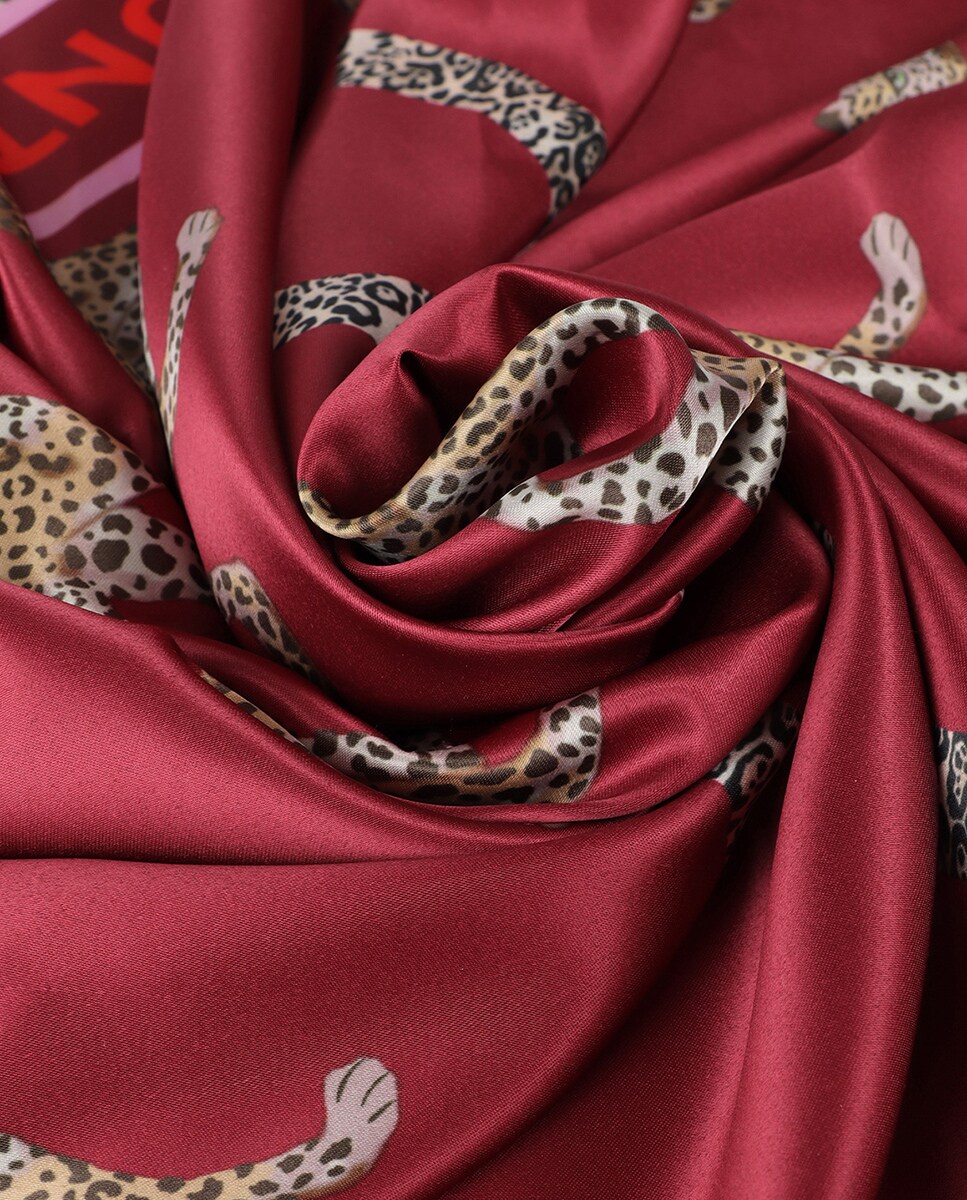 Lenço com Estampado LC e Leopardos - Vermelho/Castanho Bordeaux-7