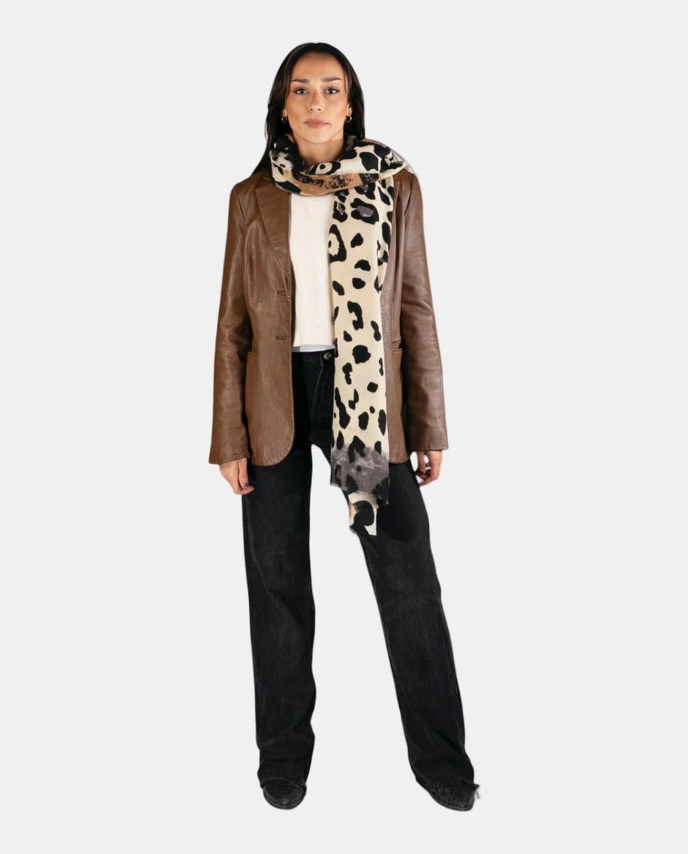Imagen 3 de Fular rectangular de poliéster suave con estampado animal print - Kbas - Beige Beige
