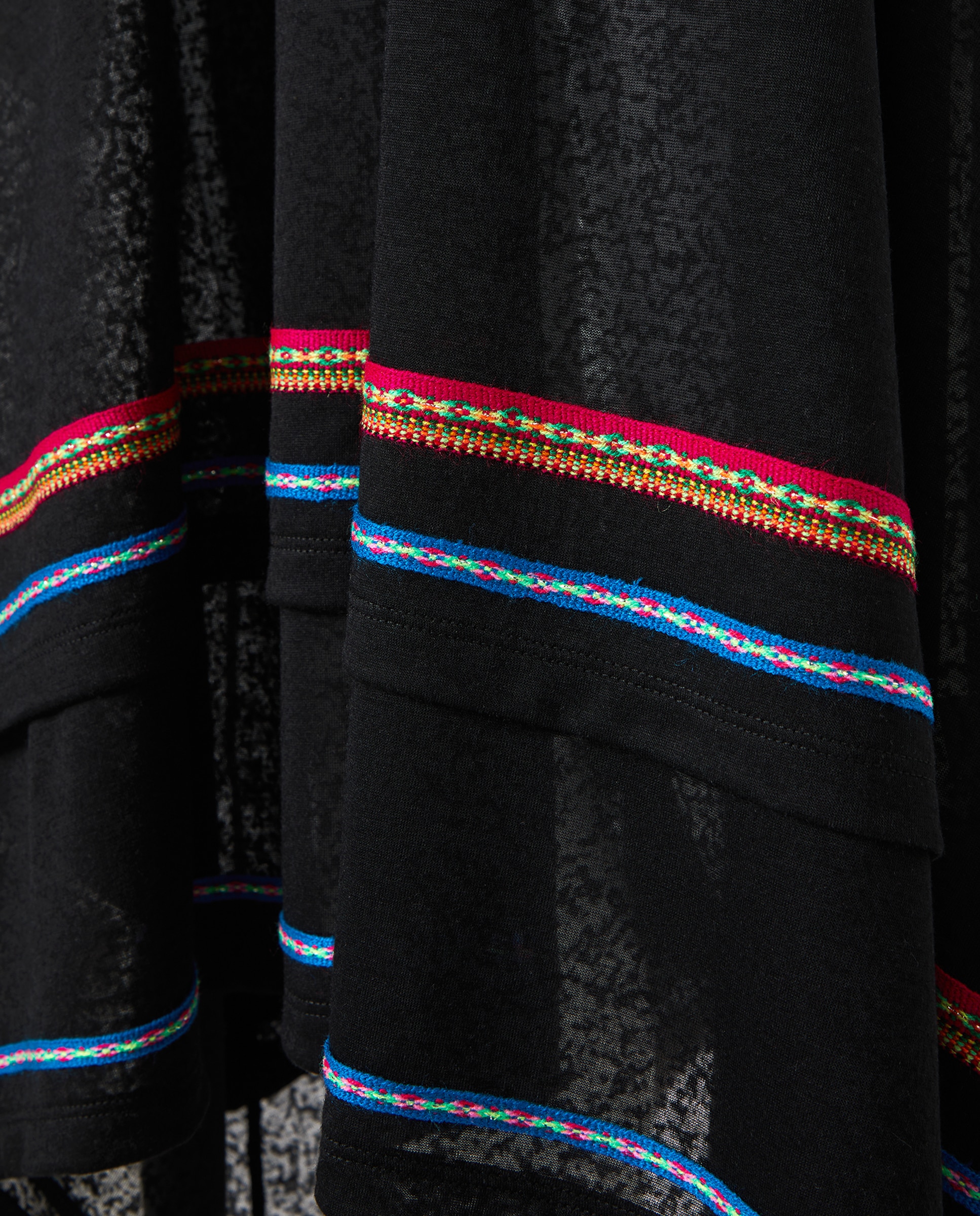 Kaftan Midi Liso de Alças com Detalhes em Contraste Preto-4