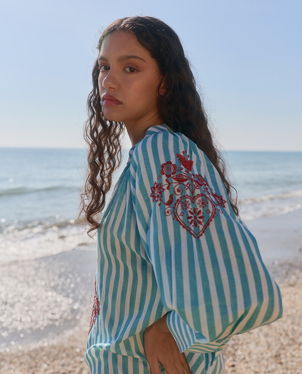 Túnica Bordada Love Azul-claro-2