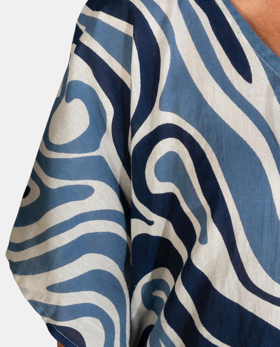 Kaftan Curto de Praia com Animal Print e Detalhe de Borlas Azul-3