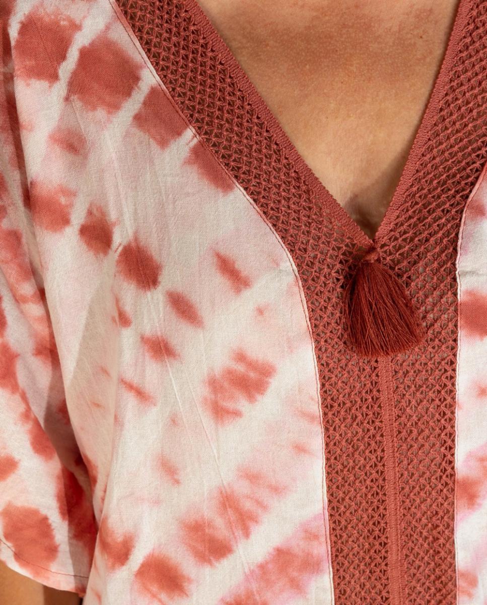 Kaftan Curto de Praia com Estampado Tie Dye e Detalhe de Borlas Coral-3