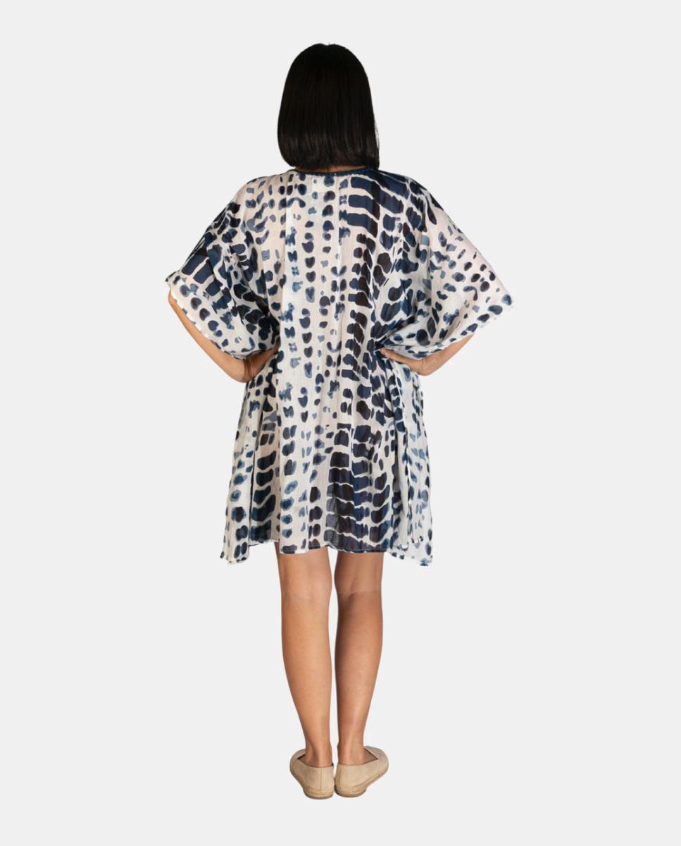Kaftan Curto de Praia com Animal Print e Debruado de Crochet no Decote Azul-2