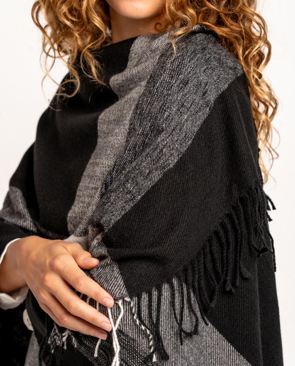 Poncho com Estampado às Riscas - Preto Preto-3