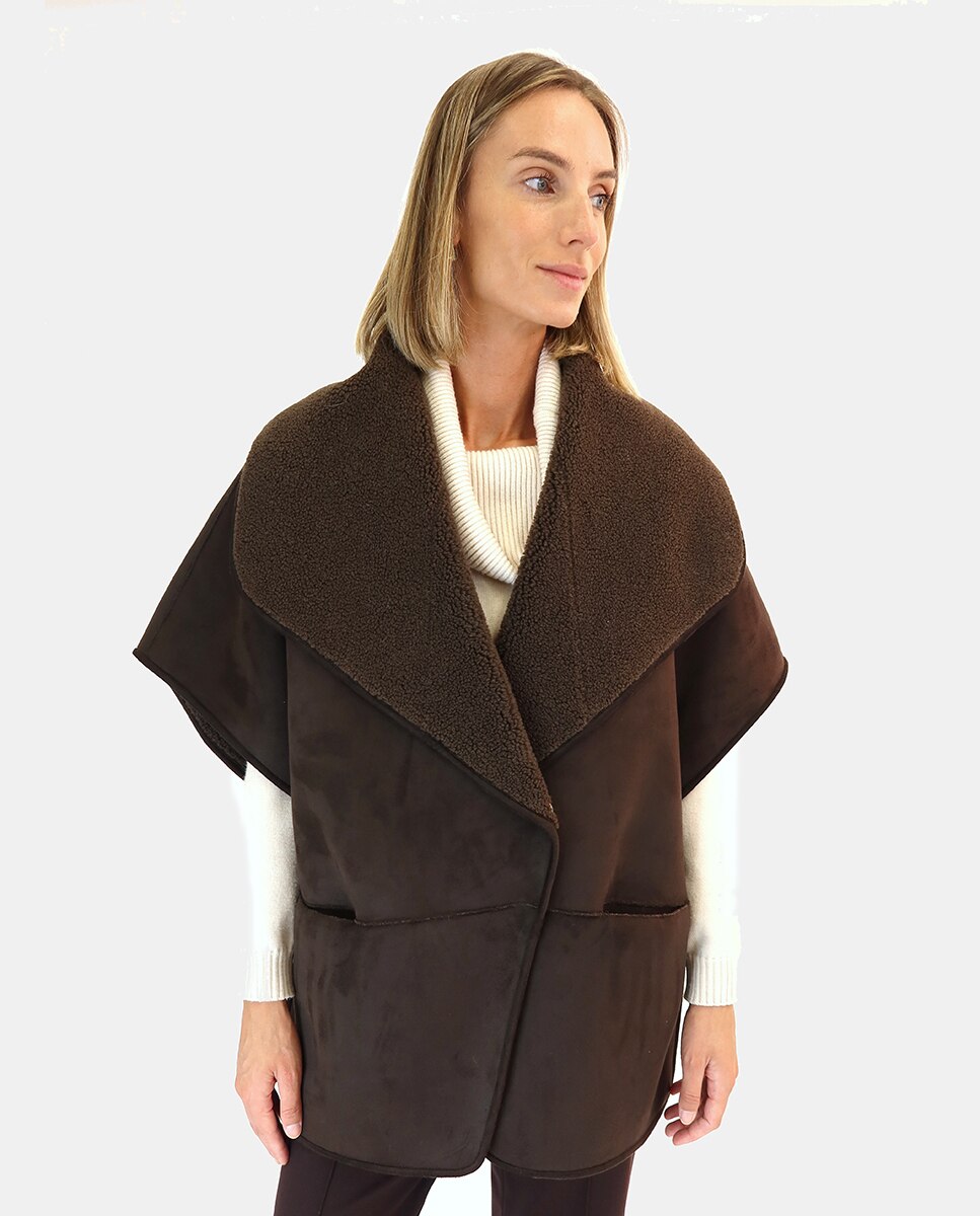 Capa tipo doble faz con interrior borreguillo.