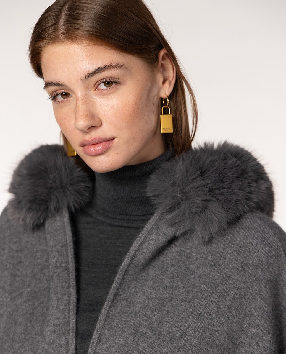 Capa com Gola e Punhos de Pelo e Fecho com Cinto. Cinzento-escuro-4