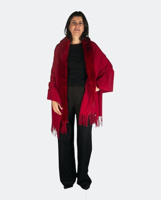 Imagen 0 de Capa rectangular tejido afelpado detalle pelo