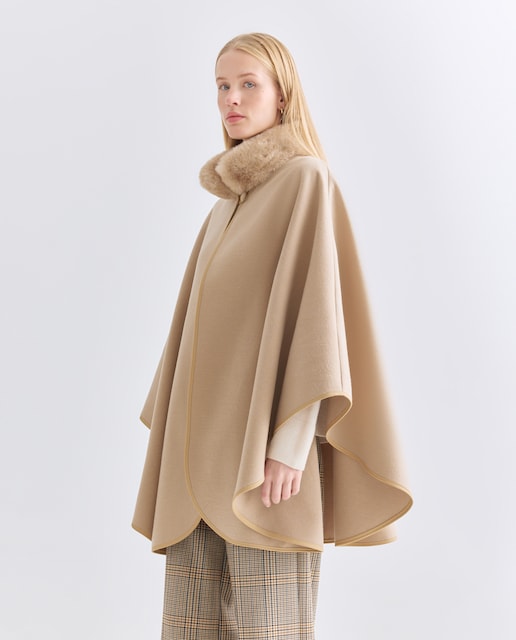 Imagem 0 de Capa Lisa com Gola em Polipele