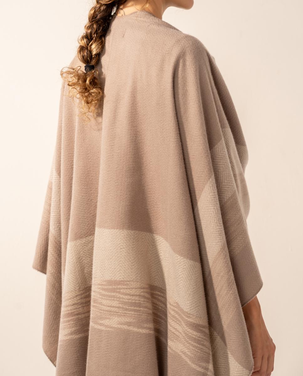 Poncho Ajustável aos Quadrados Bege-2