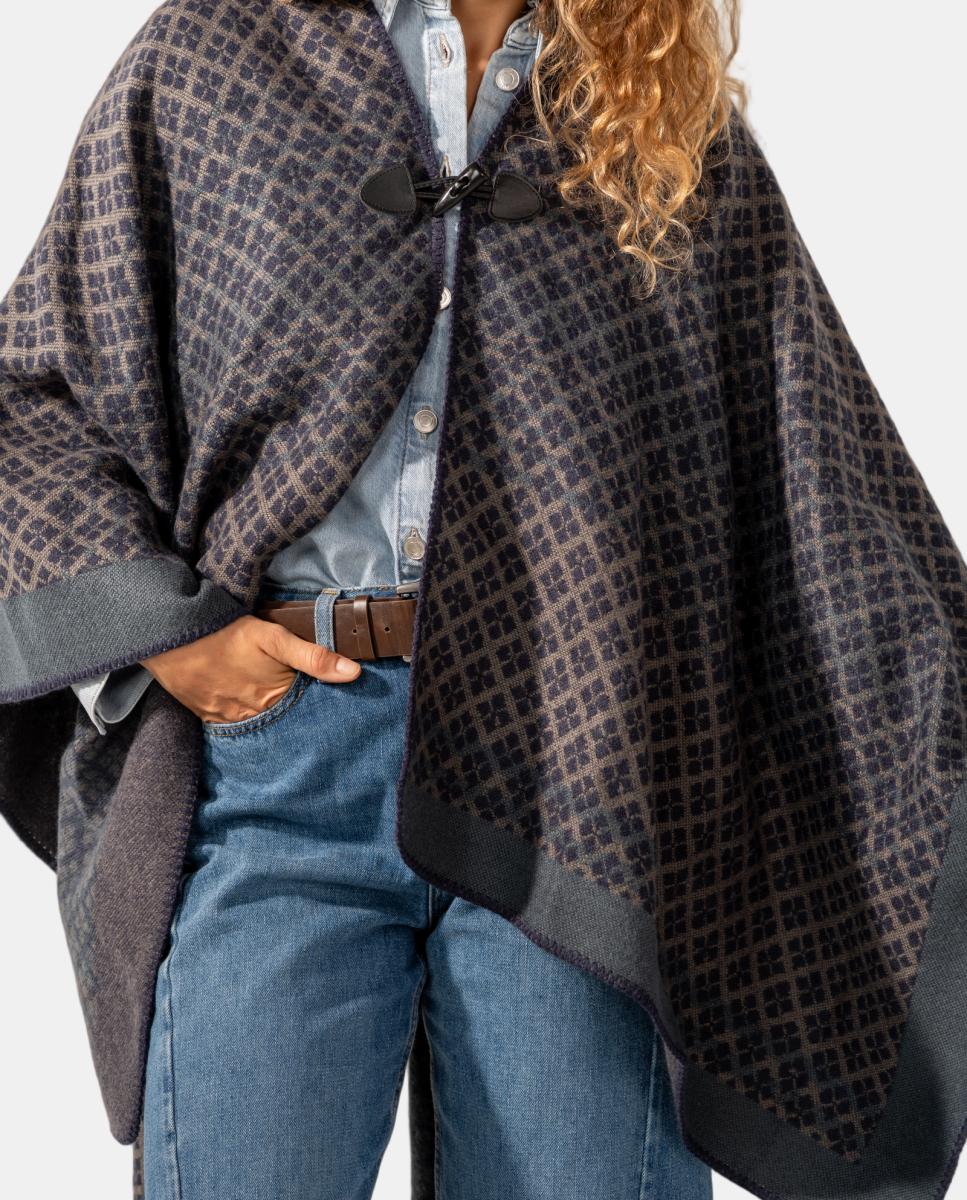 Imagem 0 de Poncho com Estampado Geométrico