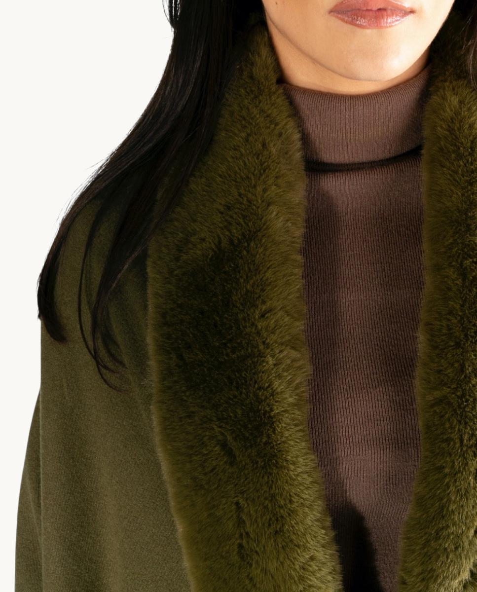 Capa Tipo Xaile com Gola com Efeito de Pelo e Franjas Verde-militar-2