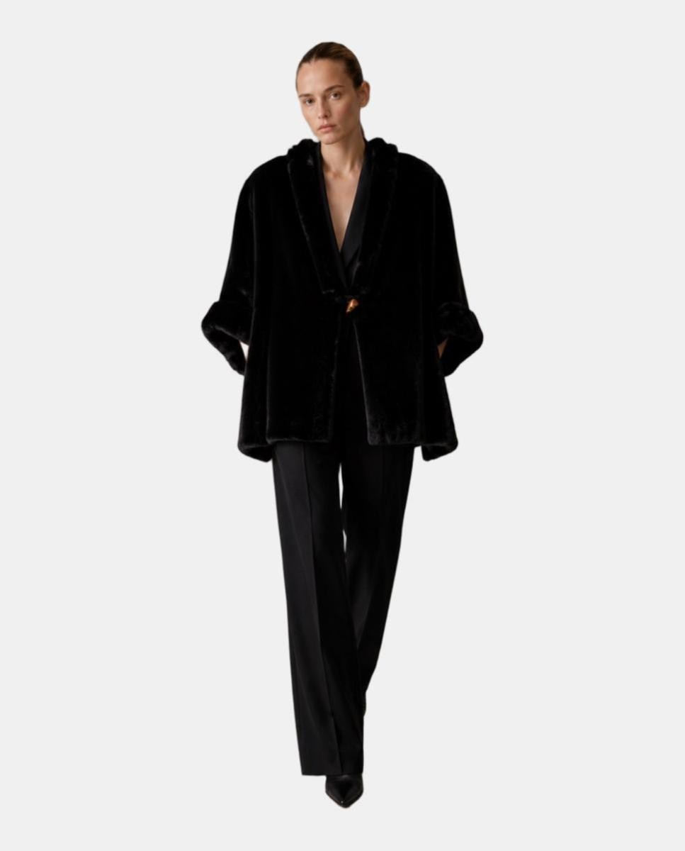 Imagen 0 de Capa Poncho tamaño amplio efecto pelo y diseño elegante Negro