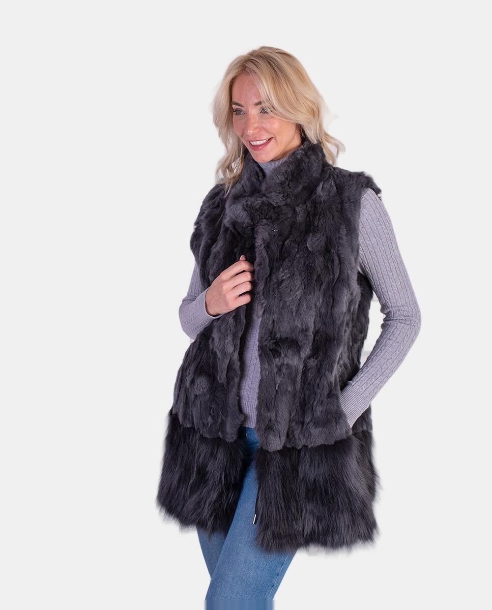 Colete de Pelo de Rex com Aba em Pelo de Guaxinim Preto-3
