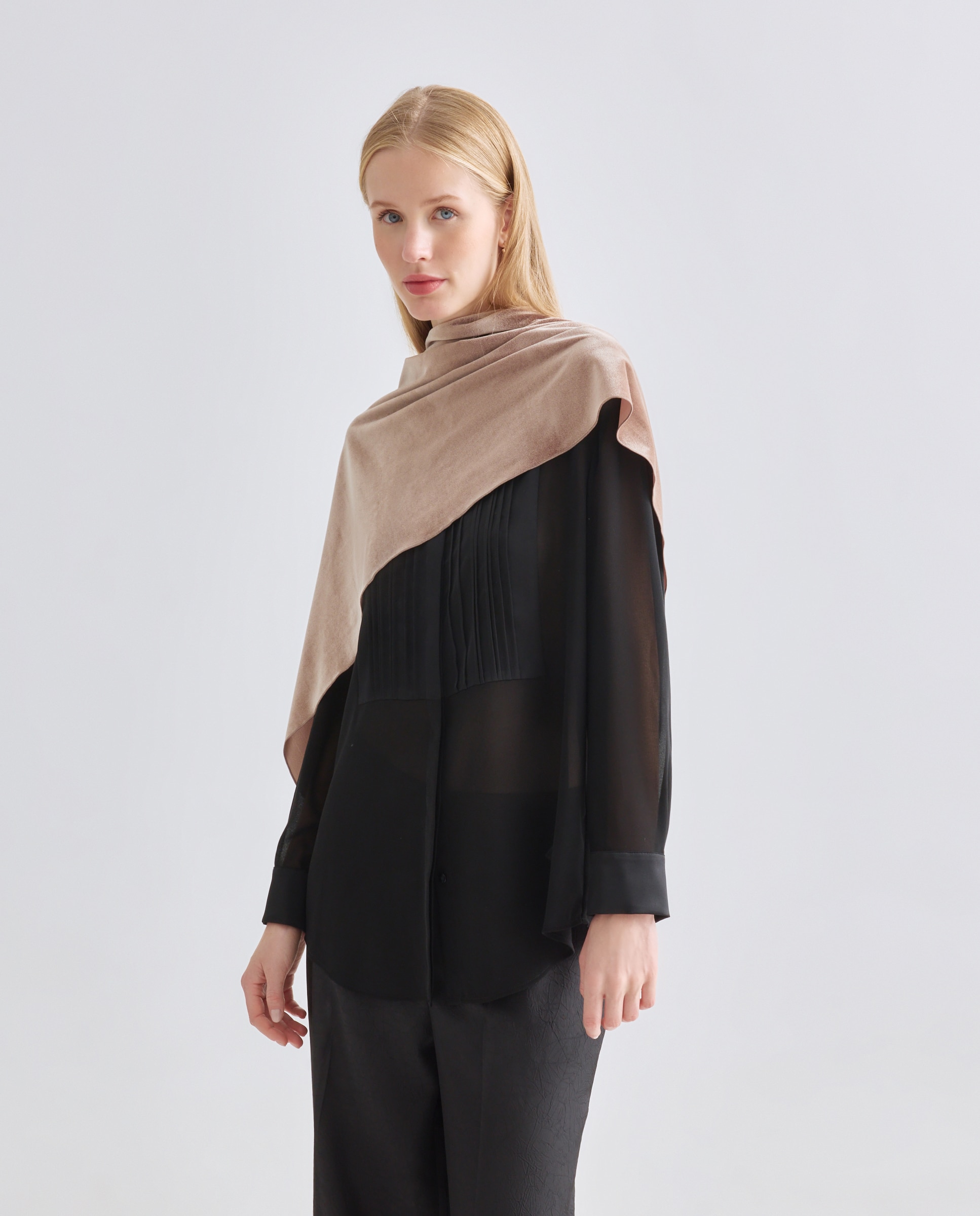 Imagen 2 de Capa terciopelo con fruncido en hombro - Banarassi - Beige Beige