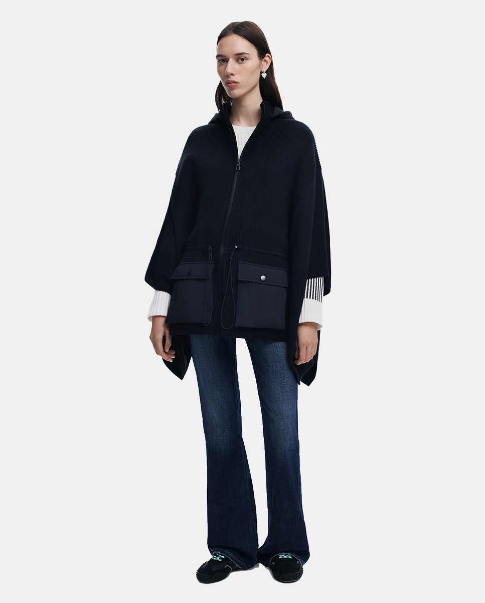 Imagem 0 de Poncho com Capuz e Bolsos