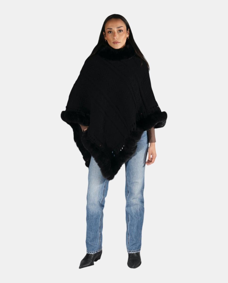 Imagem 0 de Poncho de Malha Entrançada com Gola Envolvente e Acabamento de Efeito de Pelo