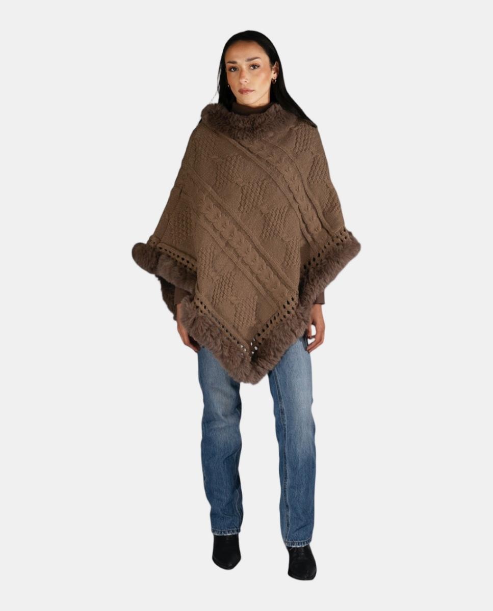 Imagem 0 de Poncho de Malha Entrançada com Gola Envolvente e Acabamento de Efeito de Pelo