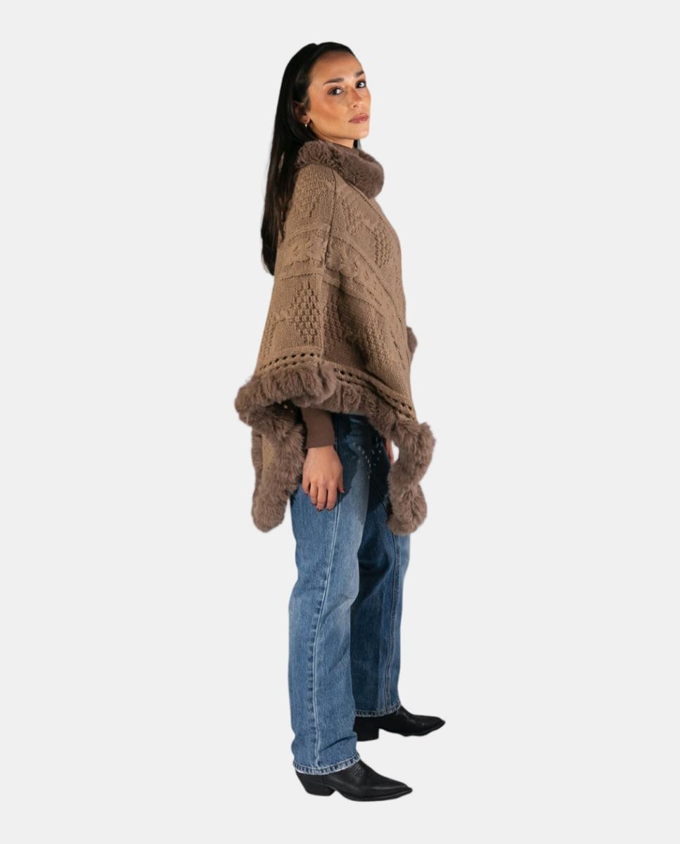 Poncho de Malha Entrançada com Gola Envolvente e Acabamento de Efeito de Pelo Castanho-3