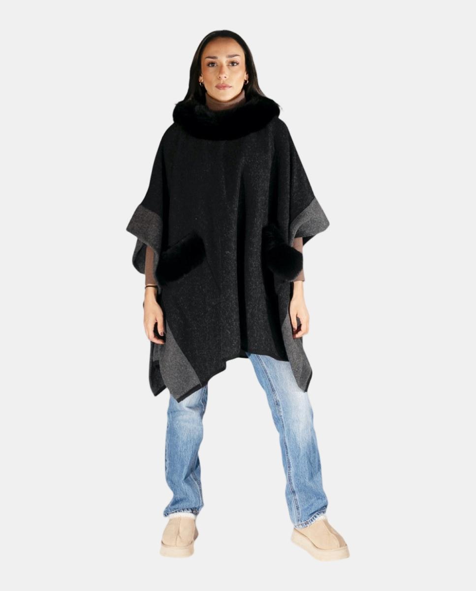 Imagem 0 de Capa Tipo Poncho de Tamanho Largo com Bolsos e Gola de Pelo
