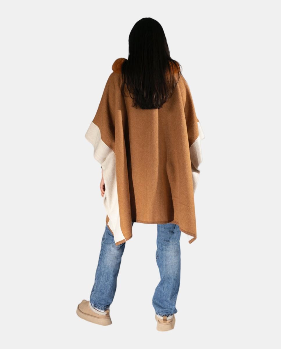 Capa Tipo Poncho de Tamanho Largo com Bolsos e Gola de Pelo Castanho-4