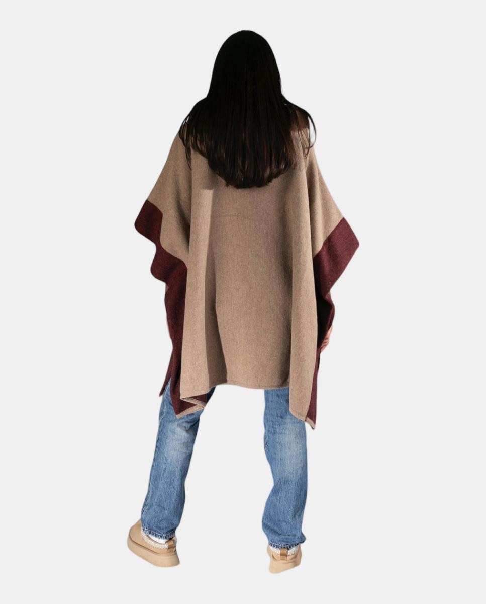 Capa Tipo Poncho de Tamanho Largo com Bolsos e Gola de Pelo Castanho-4